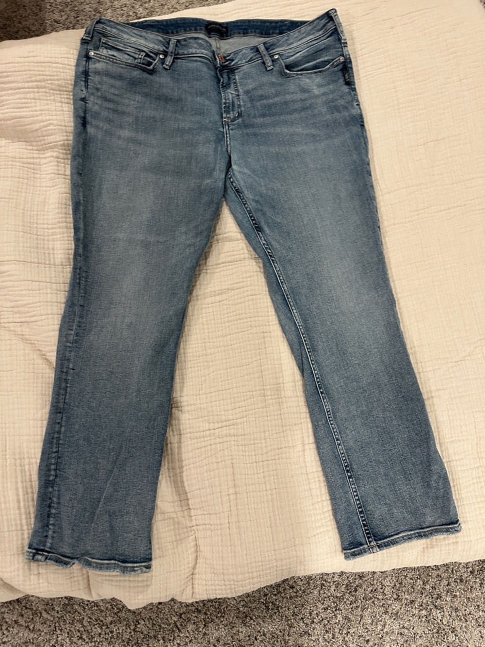 Silver Jeans Women's Boot Cut Jeans - Light Blue Wash